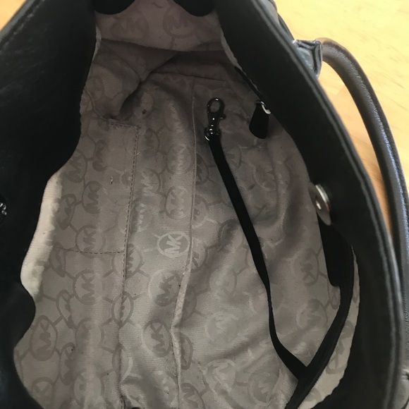 Michael Kors Hamilton Medium Lock and Key Bag - Picture 6 of 11